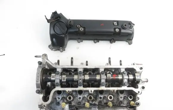 Toyota Yaris Engine head 