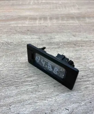 Volkswagen PASSAT B6 Number plate light 8T0943021