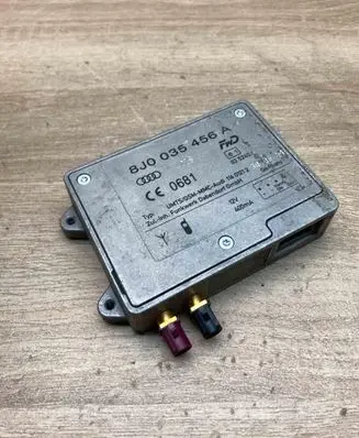 Audi A4 S4 B8 8K Aerial antenna amplifier 8J0035456A