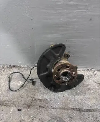 Mercedes-Benz E W212 Front wheel hub 2123304105