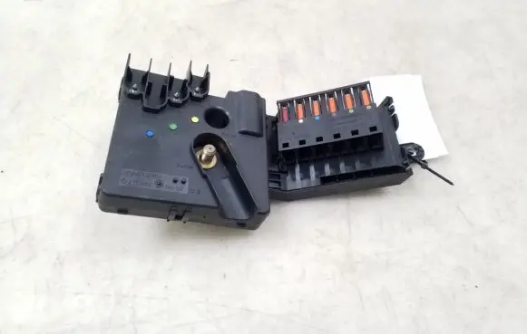Mercedes-Benz CLS C219 Fuse module A2119820402