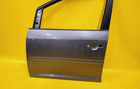 Volkswagen Touran I Front door