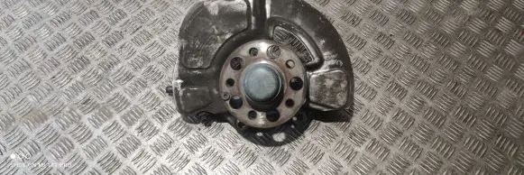 Mercedes-Benz CLS C218 X218 Front wheel hub 2183307500
