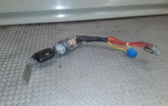 Peugeot 607 Ignition lock N0500109