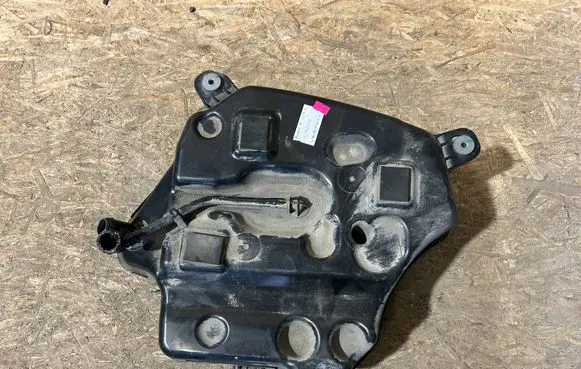 BMW 5 G30 G31 G38 AdBlue liquid reservoir 3740279 K791599
