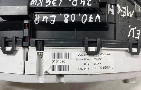 Volvo V70 Speedometer (instrument cluster) 31254535AA 36000411 39199660U