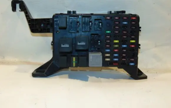 Ford Mondeo Mk III Fuse module 4S7T14A073AB 1372046