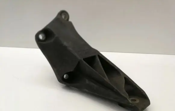 Audi A6 S6 C6 4F Engine mounting bracket 4F0199307R