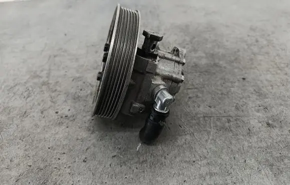 Audi A4 S4 B6 8E 8H Power steering pump 555134
