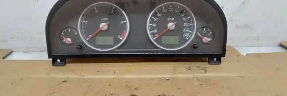 Ford Mondeo Mk III Speedometer (instrument cluster) 1S7F10849 2M210130732