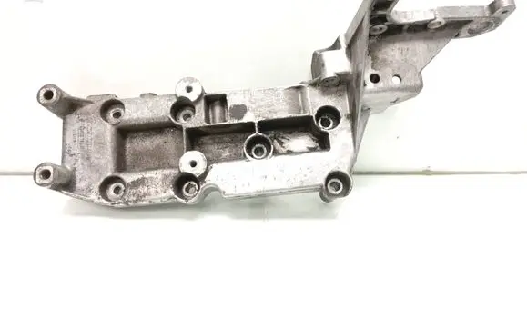 Volvo XC90 A/C compressor mount bracket 30757068