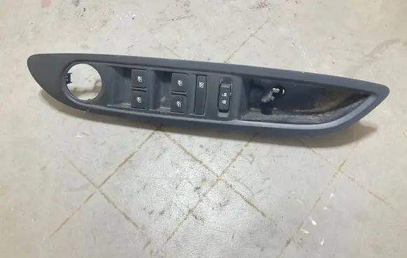Opel Mokka X Electric window control switch 13305009 251886