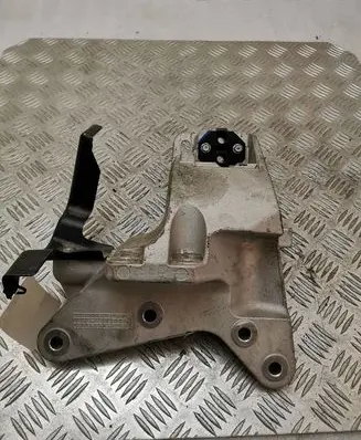 Hyundai Kona I Engine mounting bracket