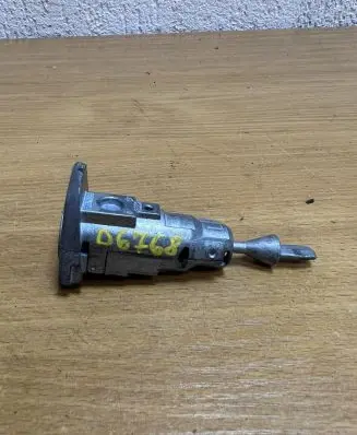 Volkswagen Golf VII Front door lock (next to the handle) 5G0837167 D6768
