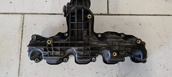 Volkswagen Jetta VI Intake manifold 03L129711