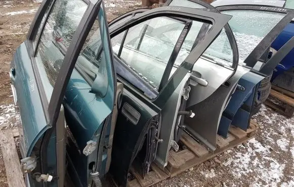 Mitsubishi Galant Rear door melynos