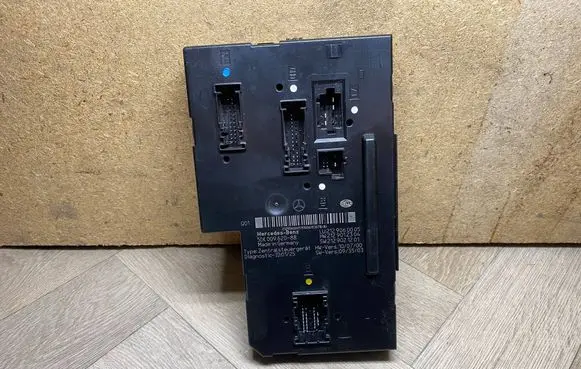 Mercedes-Benz E W212 SAM control unit 2129060005 A2129060005 2129012304