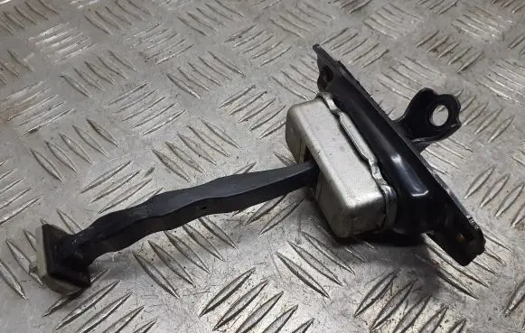 Infiniti Q70 Y51 Rear door check strap stopper