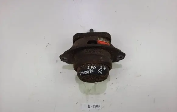 Land Rover Discovery 3 - LR3 Engine mount bracket KKB500441G