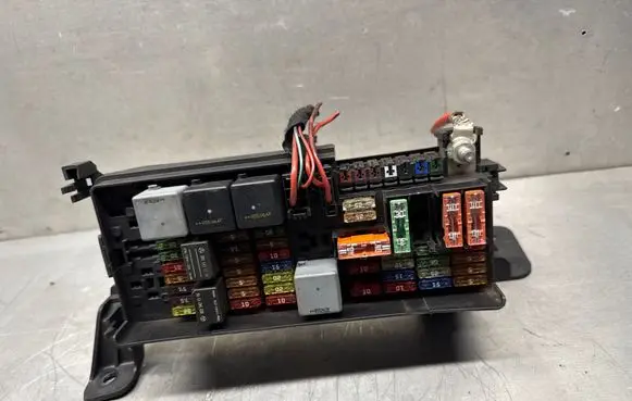 Mercedes-Benz ML W164 Fuse module A1645451740