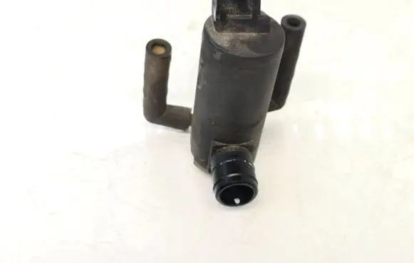 Ford Cougar Windscreen/windshield washer pump 93BB17K624BA