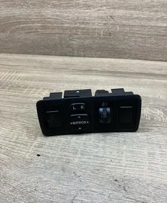 Toyota Yaris Wing mirror switch 183574