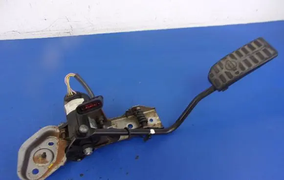 Nissan Almera Tino Accelerator throttle pedal