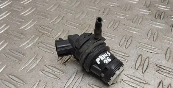 Toyota Prius (NHW20) Windscreen/windshield washer pump 8533060180