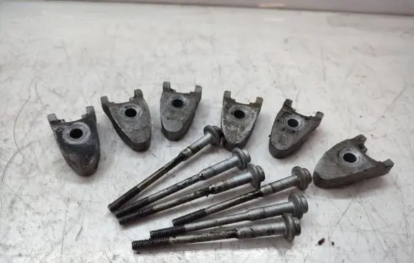 Audi Q7 4L Fuel Injector clamp holder 