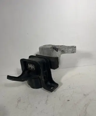 Suzuki Ignis Engine mount bracket S2J