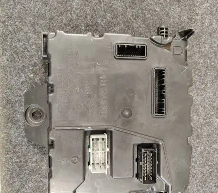 Renault Master III Comfort/convenience module 284B10516R 24097301 NS00482233