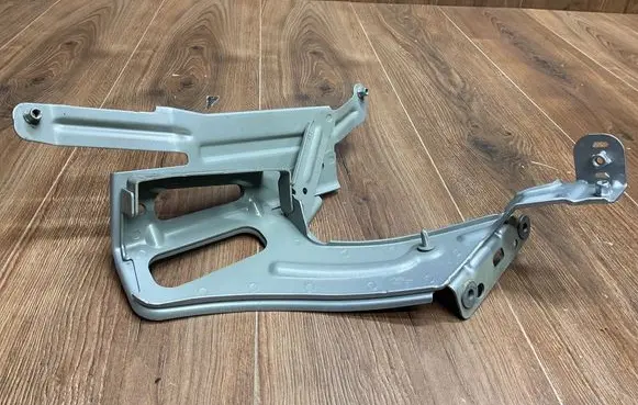 Audi A6 S6 C8 4K Fender mounting bracket 4K0821131