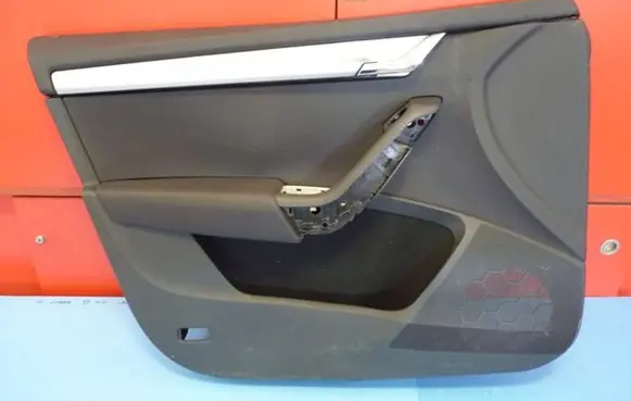 Skoda Octavia Mk3 (5E) Front door card panel trim