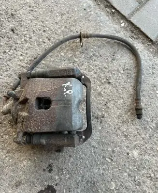 Toyota RAV 4 (XA20) Front brake caliper