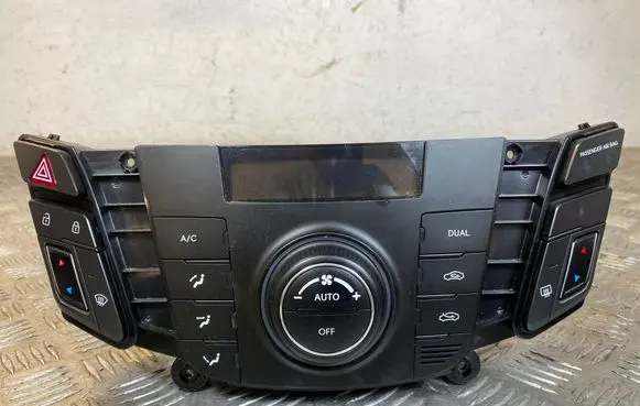 Hyundai i40 Climate control unit 972503ZDD0 P000MD7C04 A2C3754255