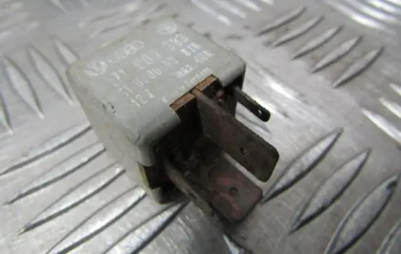 Volkswagen Golf II Other relay 171906383