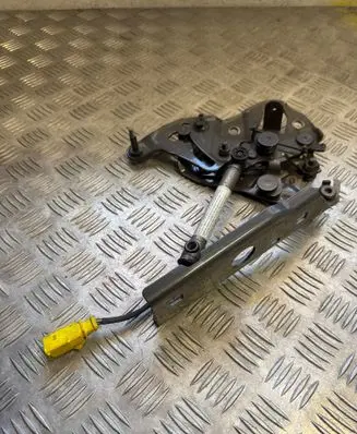 Audi Q7 4M Engine bonnet/hood hinges 4M082330