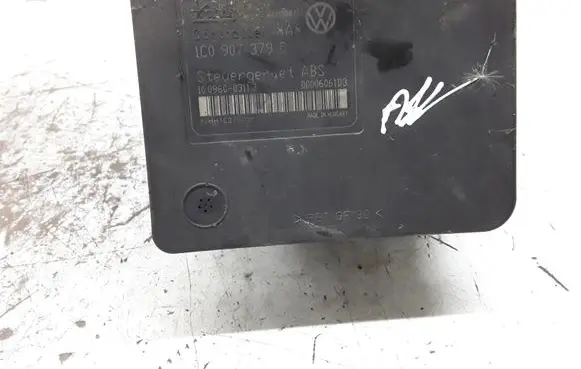 Volkswagen Golf IV ABS Pump 1C0907379C 1J0614117