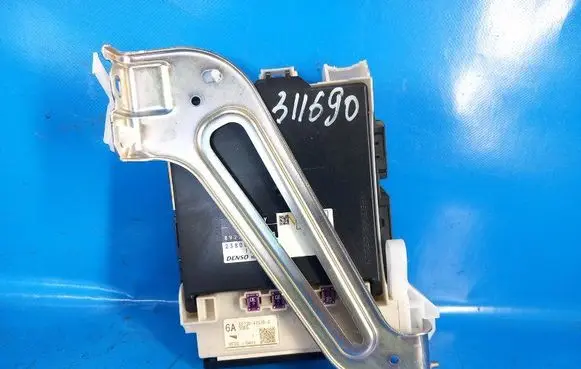 Toyota Prius xw60 Central body control module 8922147440