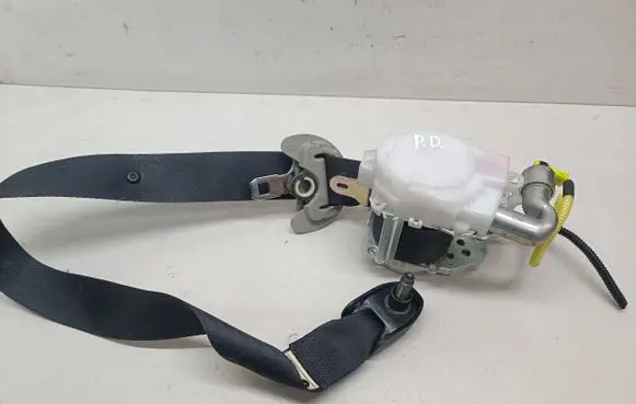 Lexus IS 220D-250-350 Front seatbelt 7M7750P 013710