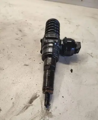 Volkswagen Golf IV Fuel injector