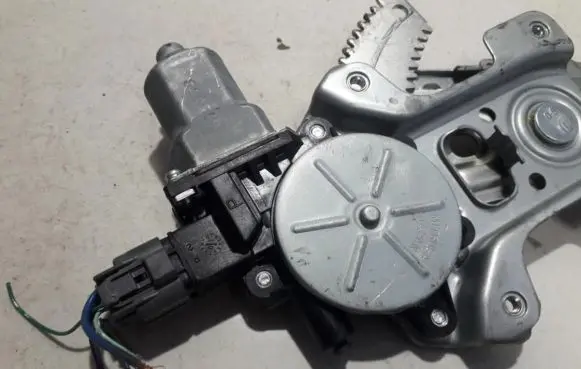 Mitsubishi Lancer X Front door window regulator motor 5713A086