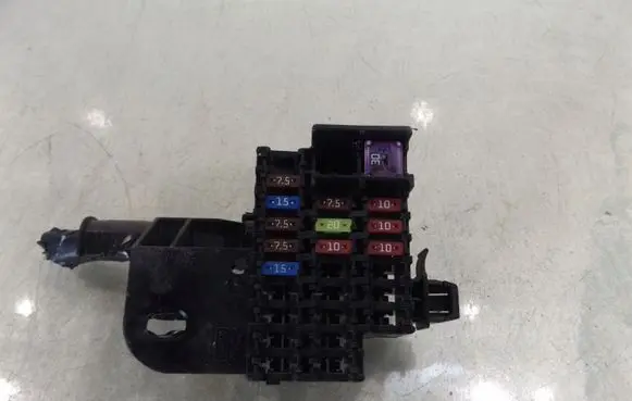 Mazda 2 Fuse module