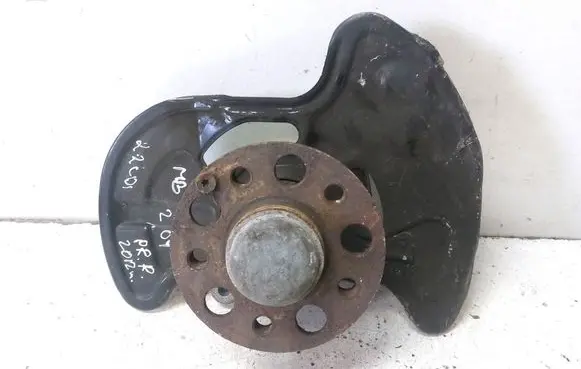 Mercedes-Benz C W204 Front wheel hub 