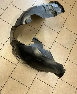 Front wheel arch liner splash guards