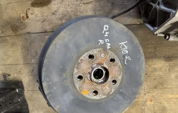 Rear wheel hub