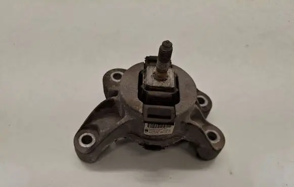 Mini One - Cooper Coupe R56 Engine mount bracket 68623513