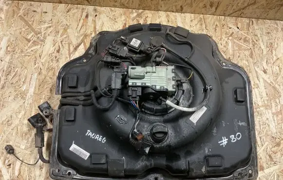 Volkswagen Touareg II AdBlue liquid reservoir 7P0131878 506063299051