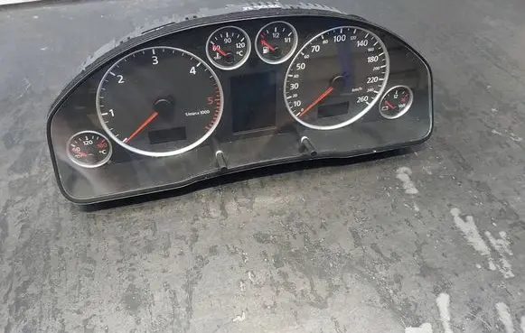 Audi A6 S6 C5 4B Speedometer (instrument cluster) 4B0920933G