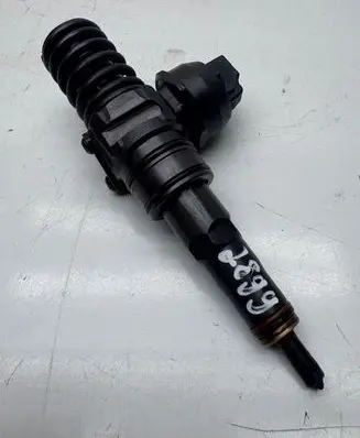 Volkswagen PASSAT B6 Fuel injector 038130073AG